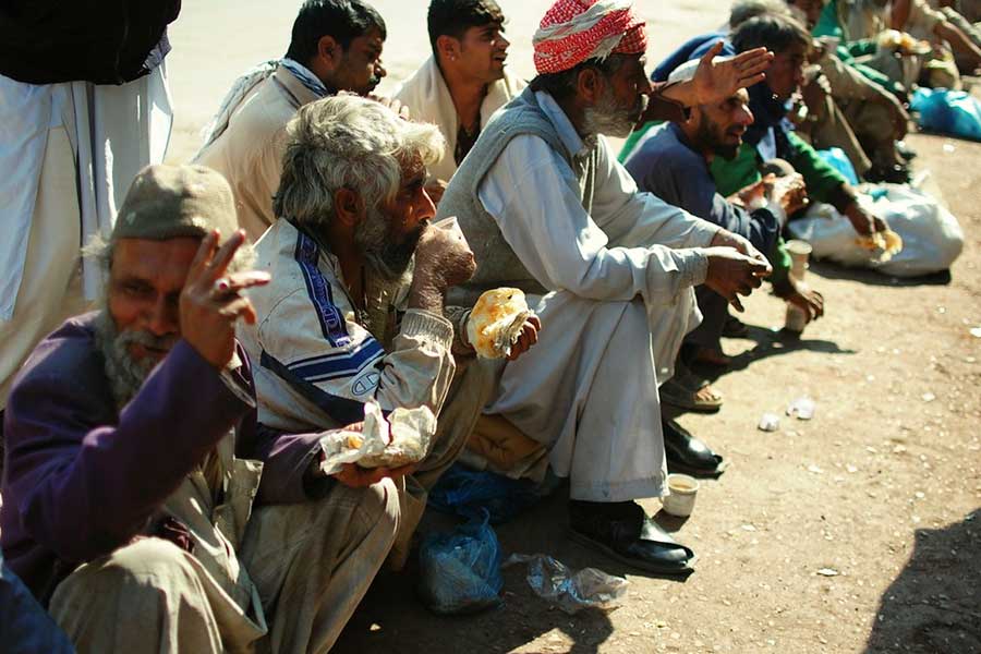 45 percent of Pakistanis live below poverty line, says World Bank report