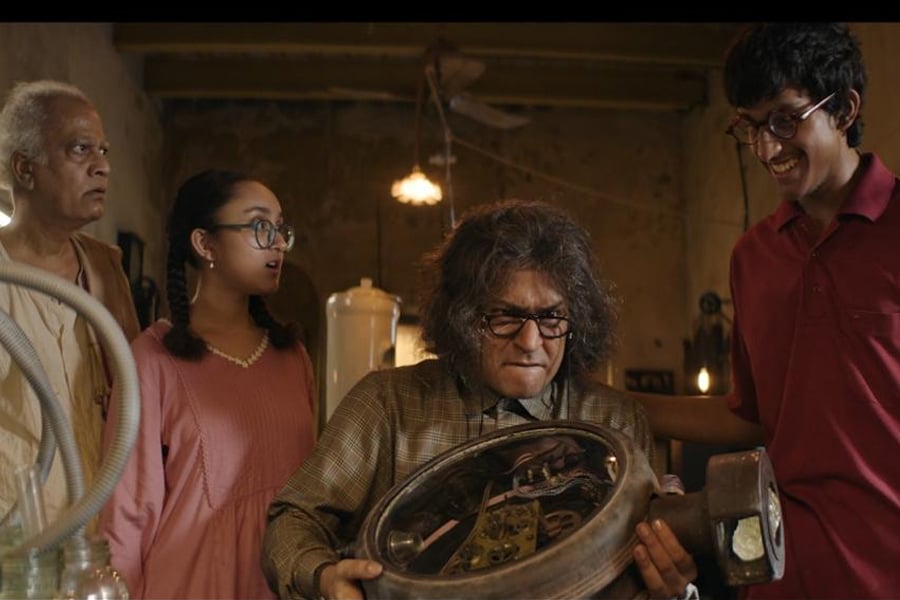 bengali film Pokkhirajer Dim Film Review