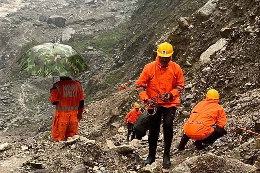 Helicopter rescues tourists in Sikkim, 6 soldiers still missing