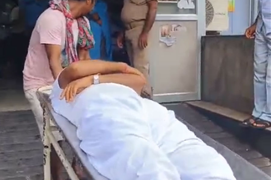SSC snubbed teacher falls sick after hunger strike, admitted in RG Kar