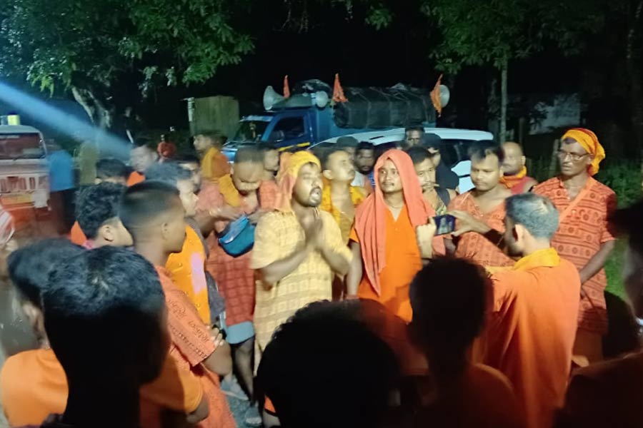 Thirty five from Assam allegedly entering into the forest area avoiding rules, freed by West Bengal forest department as courtsey