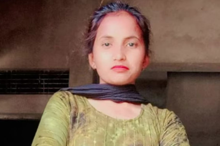 Varanasi woman body found in hotel room