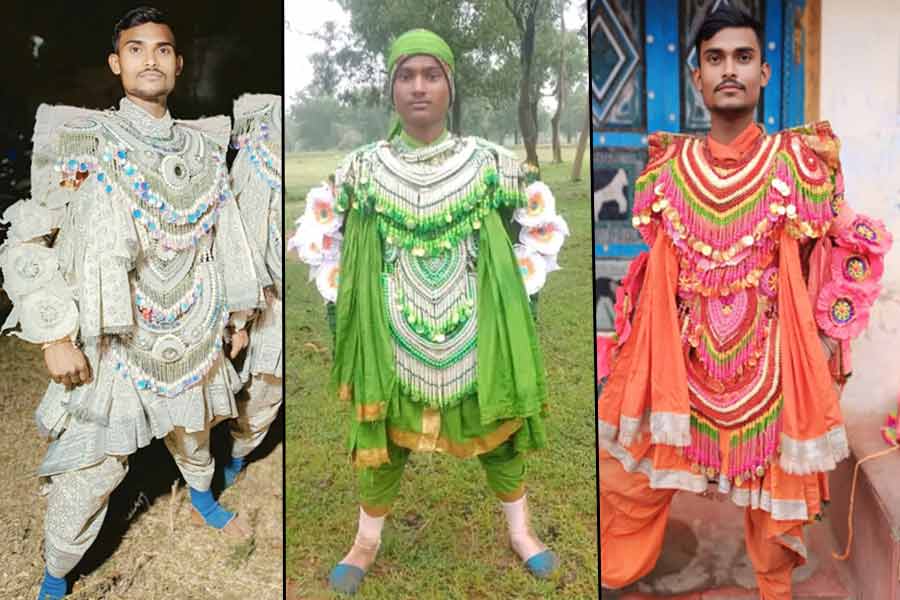 Purulia's civic volunteers participates in Chhau dance