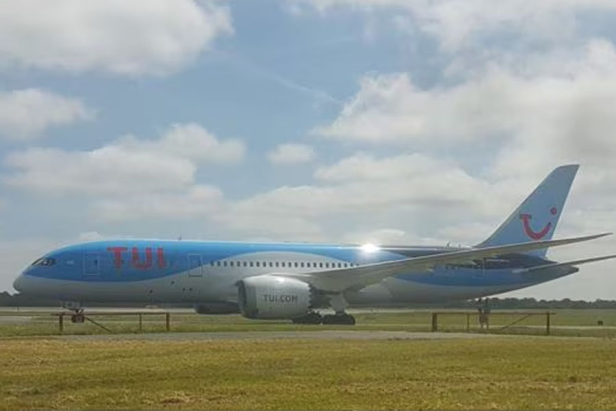 Passengers fighting midair forces London to Cancun flight to make emergency landing