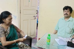 Dutyful doctor of Hooghly gives proirity to treat the patients before his father's last rite