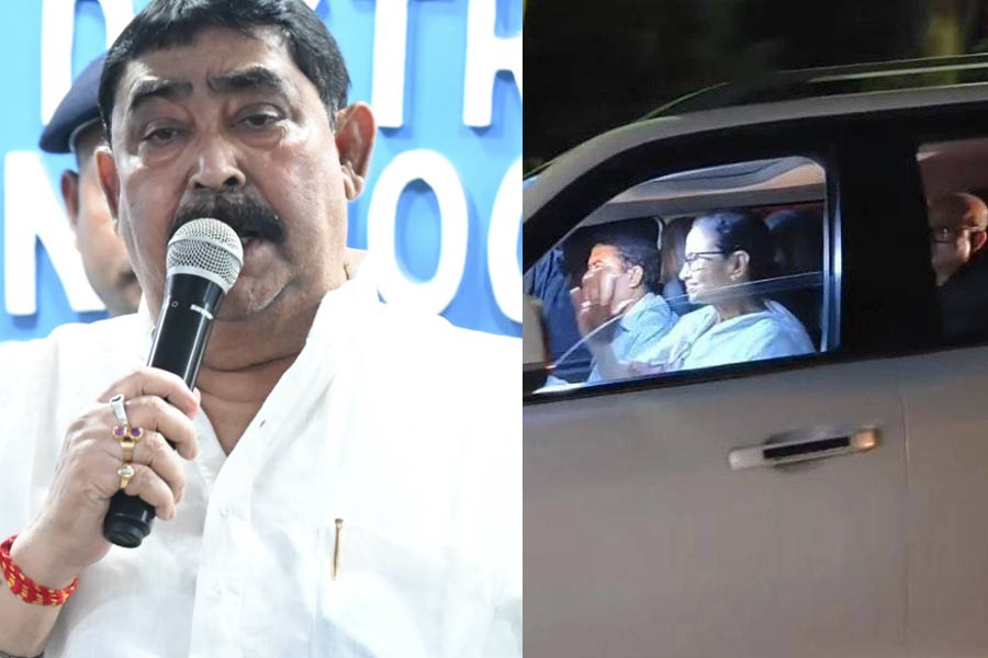 Anubrata Mondal arrives to meet Mamata Banerjee at Bolpur with her favourite snacks