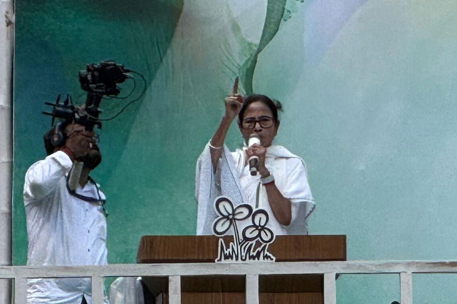 21 July Shahid Diwas: Mamata Banerjee announces new program to protect Bengali language