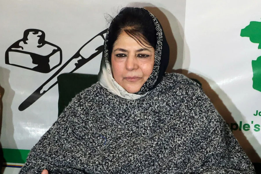 Stop ranting about war, talk about dialogue with Pakistan, says Mehbooba Mufti