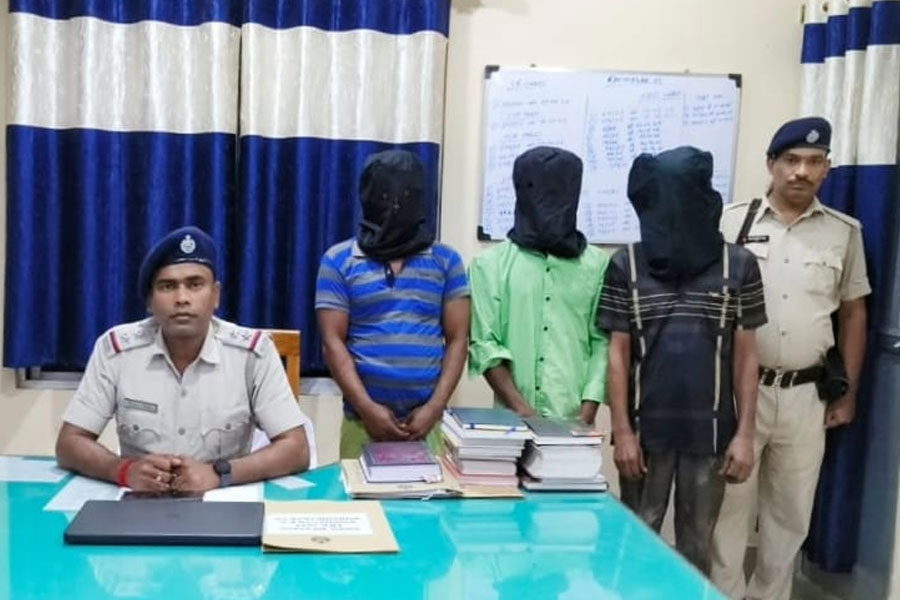 Indian brokers, including 2 Bangladeshis, arrested in Murshidabad