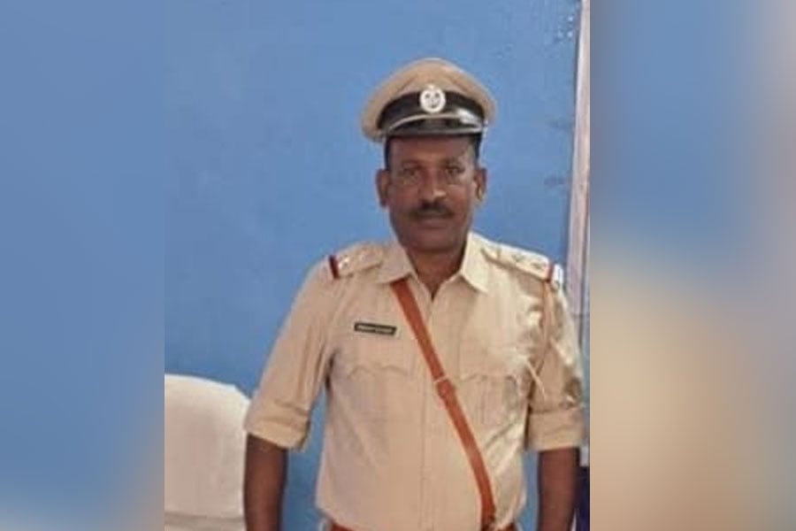 Accident in Sagardighi, traffic OC on duty dies after being hit by lorry