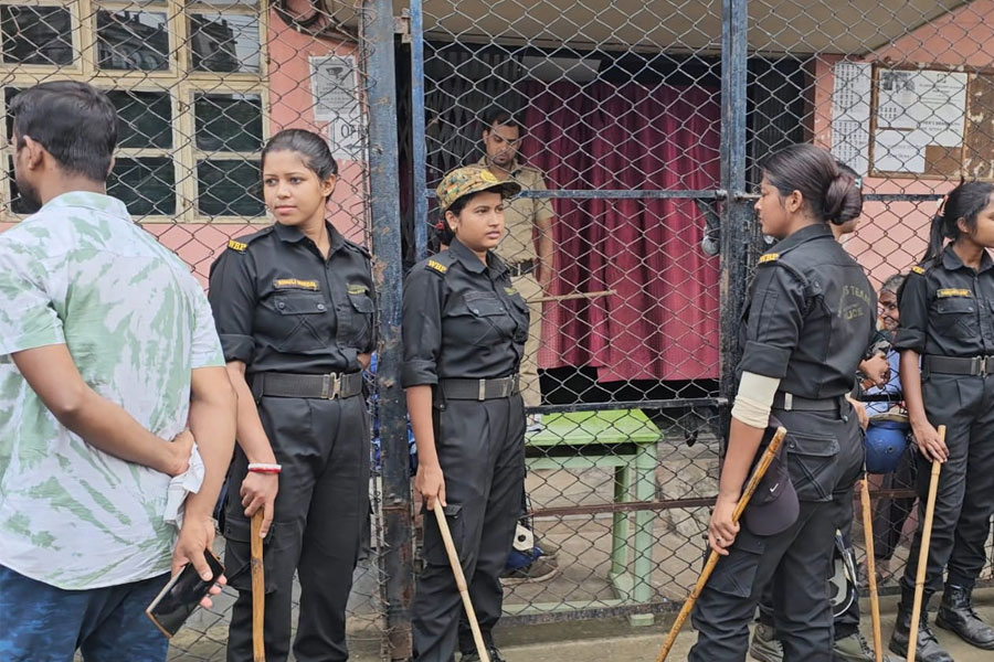16 students fall sick on biology class in Rampurhat School