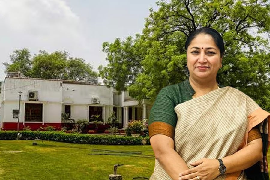 AAP's 'Maya Mahal' dig at Rekha Gupta's house