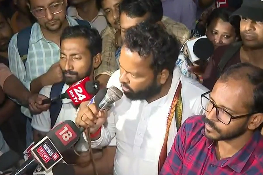 SSC: Snubbed teachers and not teaching candidates persist in their demands