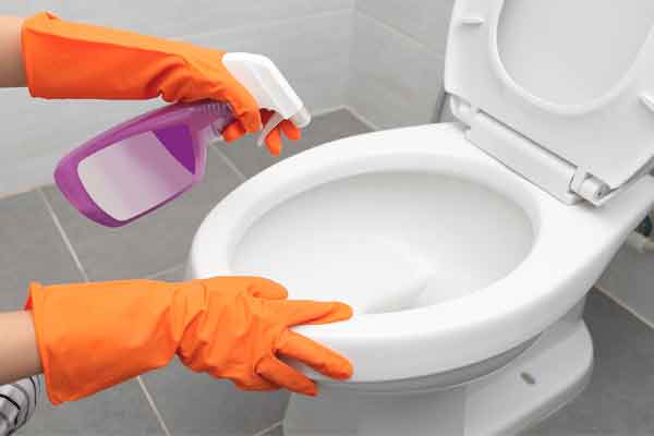 Toilet-Cleaning