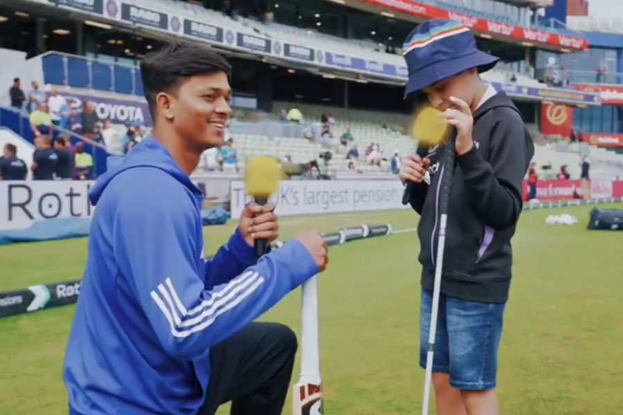 Yashasvi Jaiswal gifts signed bat to visually impaired child fan Ravi