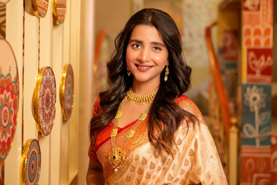 actress Debchandrima Singha Roy starts her new journey with her new saree brand