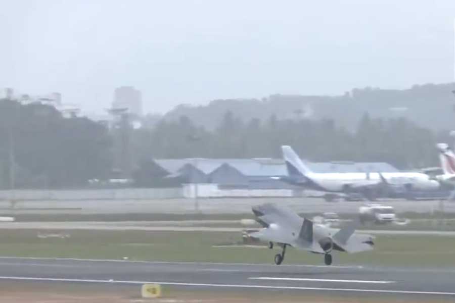 British F-35B Fighter Leaves Kerala Airport After 5 Weeks