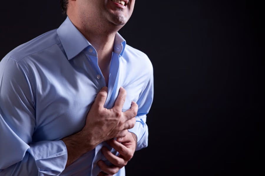 Heart attack and heart failure are both serious heart diseases, but their causes, symptoms, and treatments are different