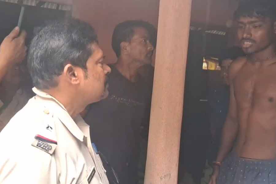 husband and wife's bodies were recovered in Jalpaiguri