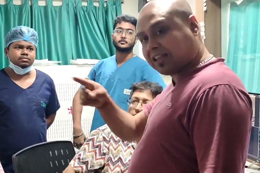 BJP Leader Koustav Bagchi threats doctors in Hospital