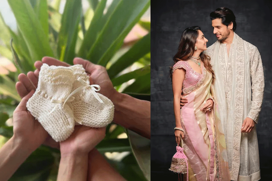 soon to be parents Siddharth and Kiara spotted at bandra's hospital