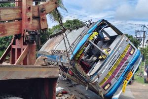 30 injured in bus accident in Krishnanagar