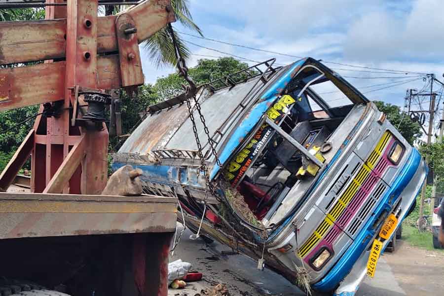 30 injured in bus accident in Krishnanagar