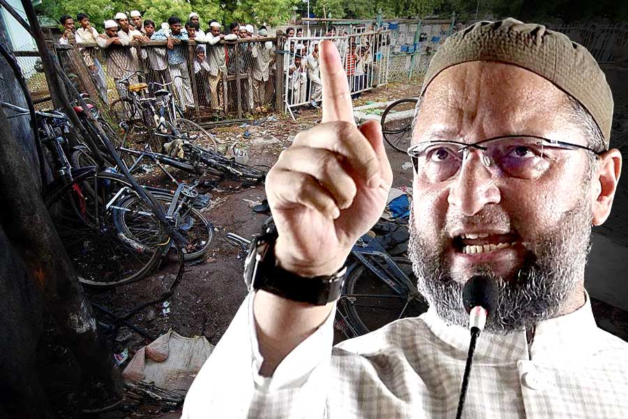 Who Killed 6 People says Asaduddin Owaisi On Malegaon Blast Case Verdict