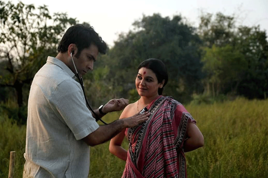 bengali film Putul Nacher Itikotha trailer out