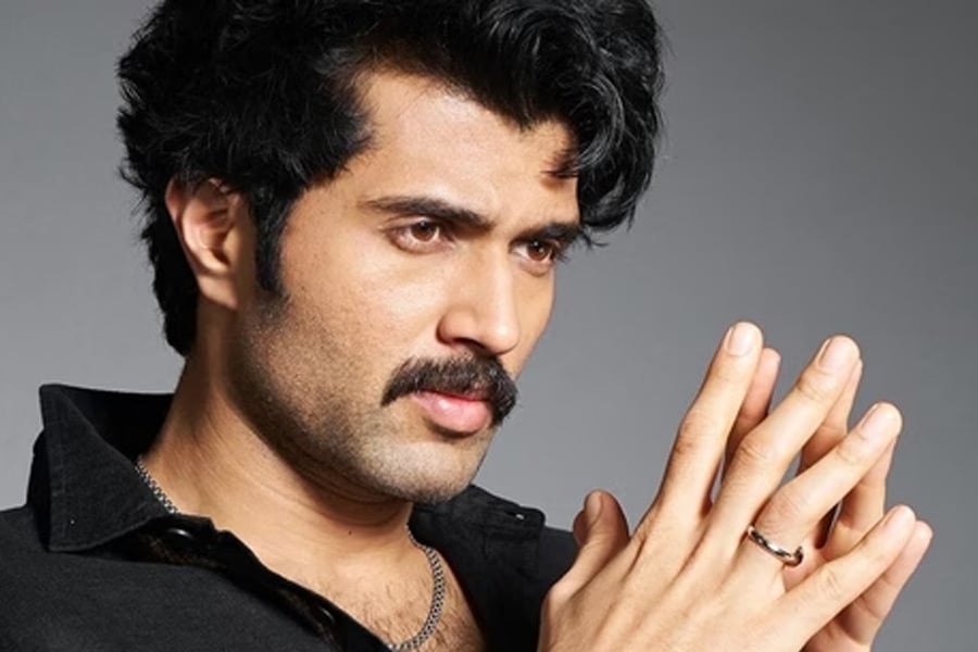 Vijay Deverakonda hospitalised with dengue ahead of Kingdom release