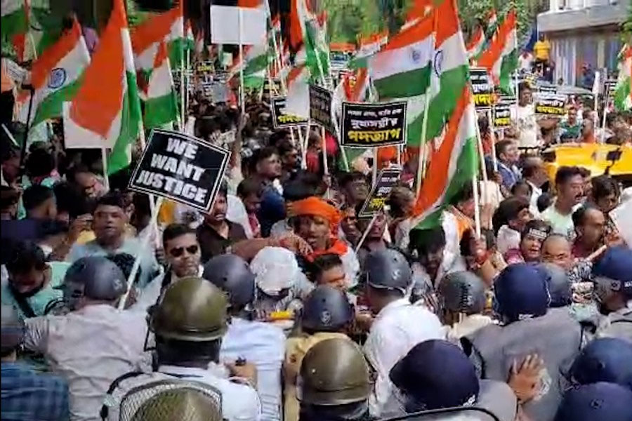 7 FIRs against BJP leaders for alleged attack on police during Nabanna march