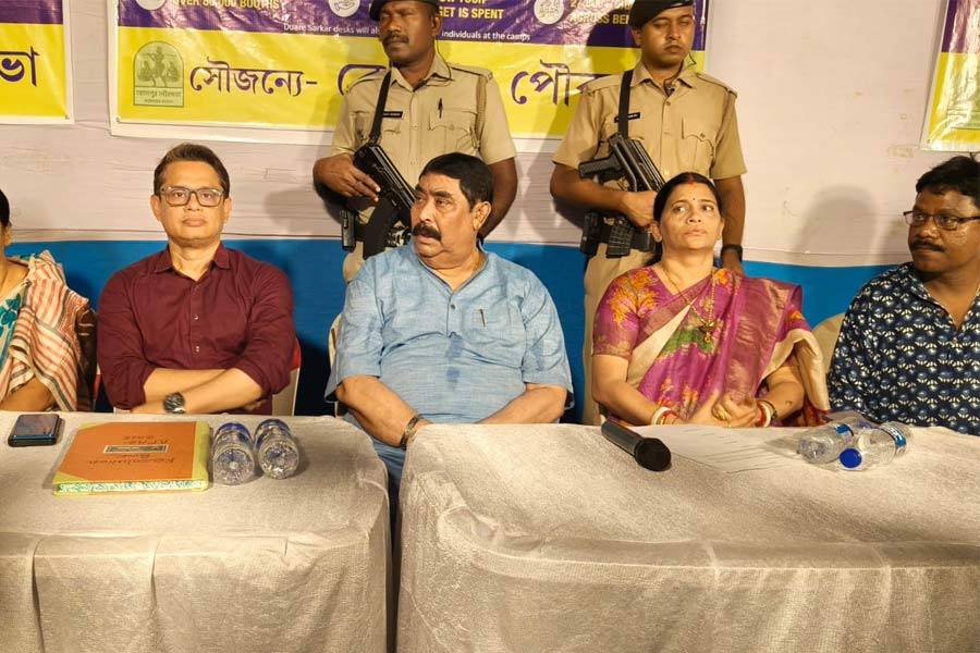 Anubrata Mandal joins Amar Para, Amar Samadhan Camp