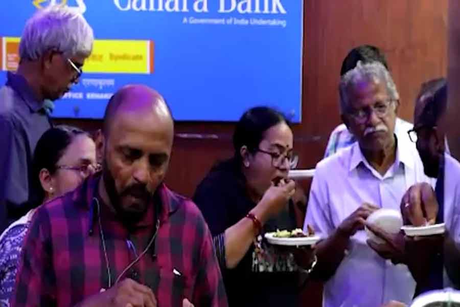 Bank manager in Kochi bans meat in canteen, staff did this next