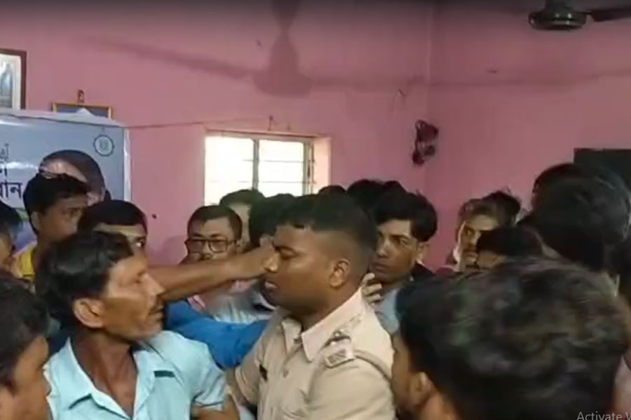 ISF accused of obstructing government work in Basirhat