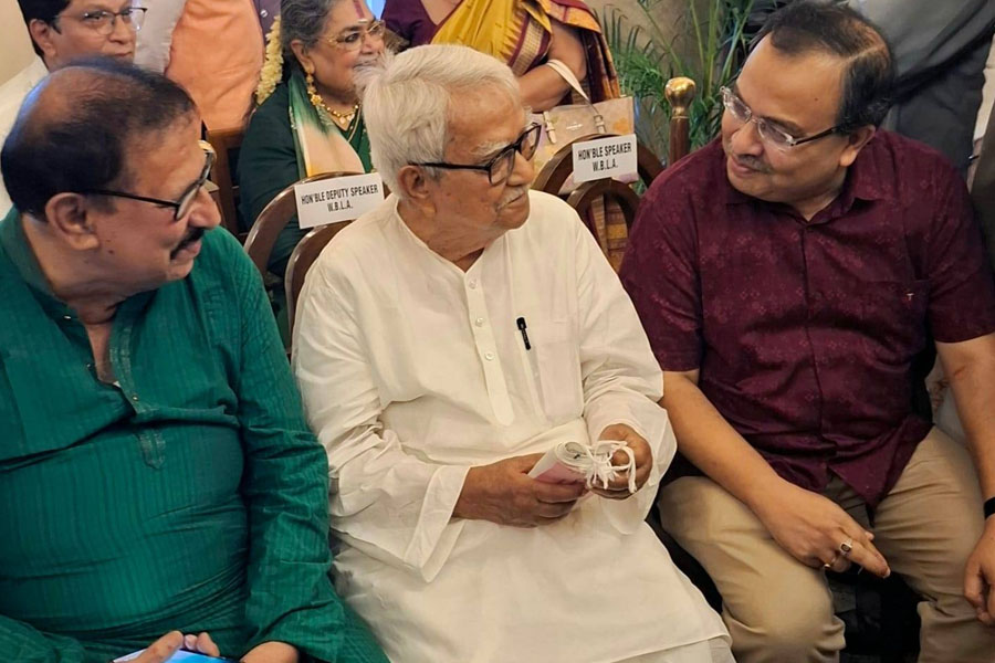Walk, but don't get wet in the rain! Doctor message to Biman Basu