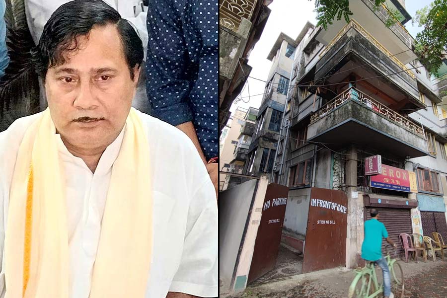 Bivas Adhikari form a fake police station in Beleghata