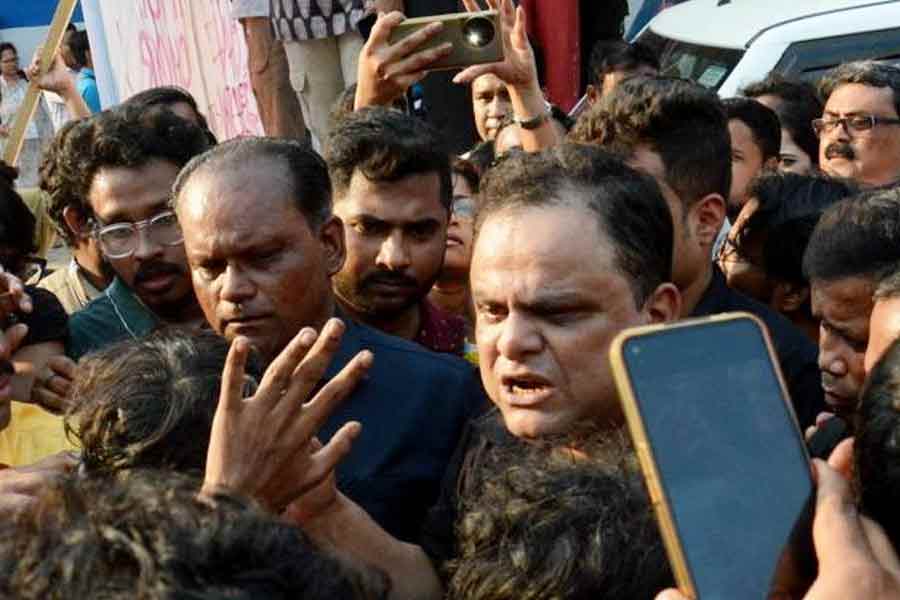Police arrests a former student of Jadavpur University in Bratya Basu's hackle case