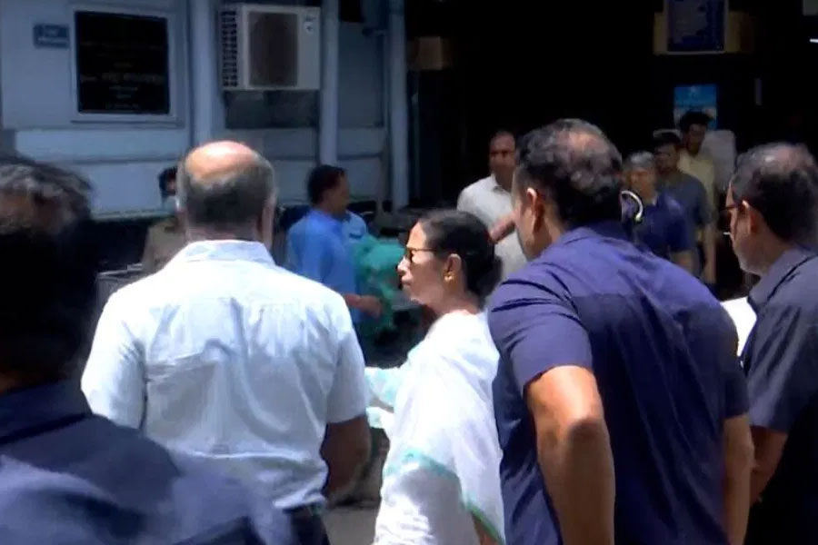 Mamata Banerjee visits SSKM to see students fell sick in Independence Day program