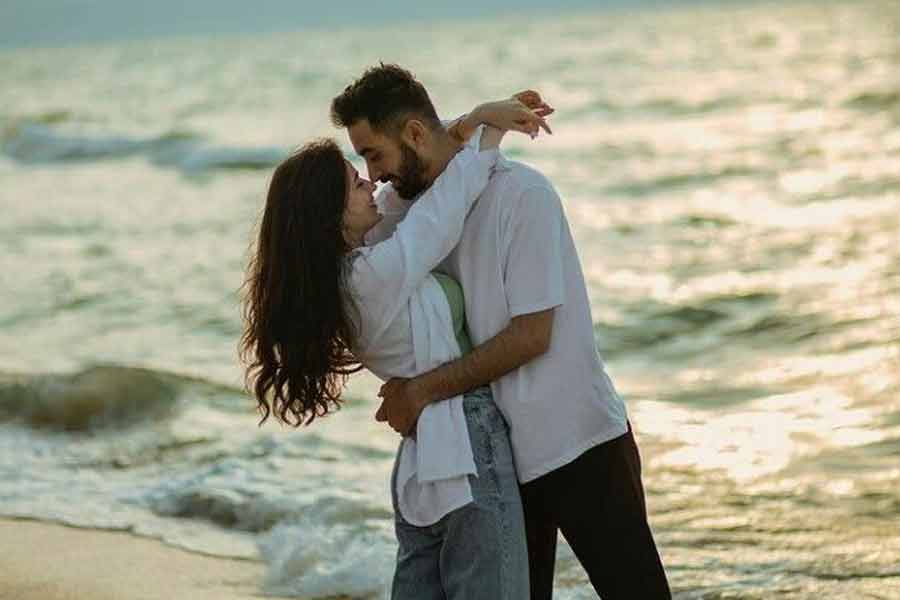 Relationship Tips: Don't post about your relationship, healthy approach to love