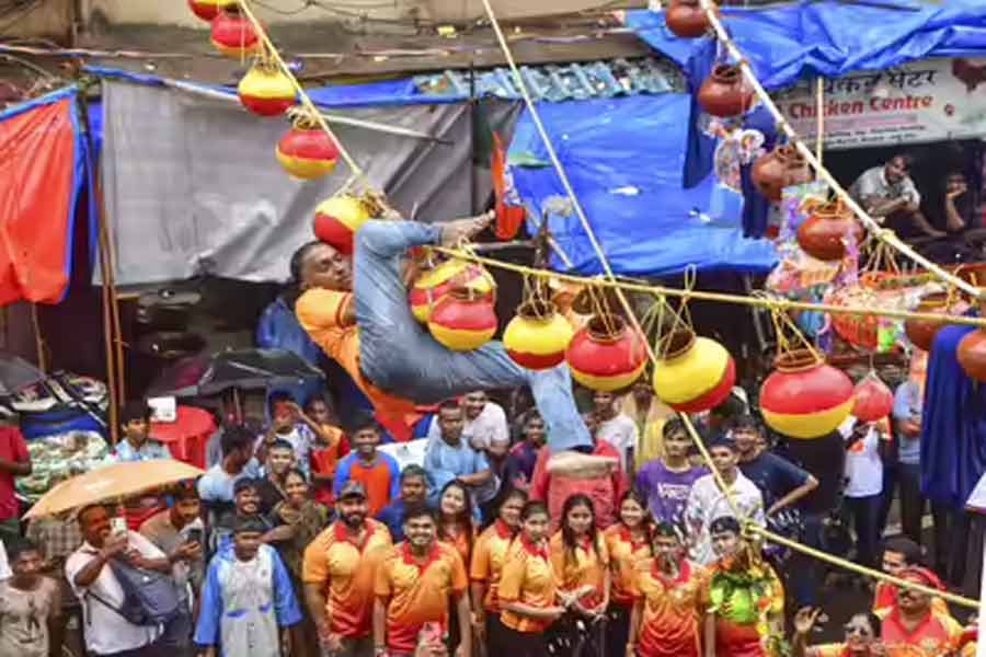 2 dead in Dahi Handi celebrations in Maharashtra, over 200 injured