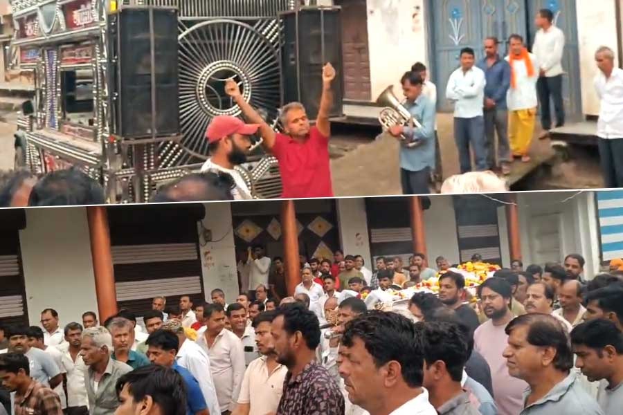 A man from Madhya Pradesh danced at the funeral to fulfill his friend's last wish, the video went viral