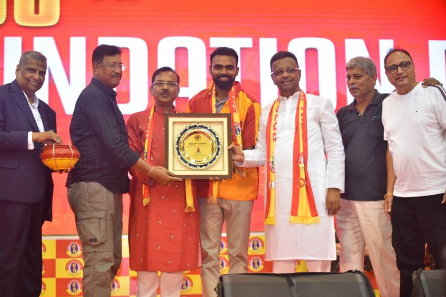 'Bharat Gaurav' PR Sreejesh praises Sourav's aggression at East Bengal Day function