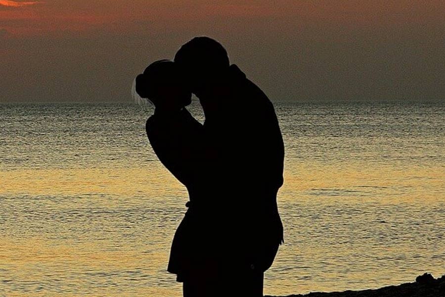 Deadbody of couple found in Puri hotel, assumed to kill self over extra marrital affair