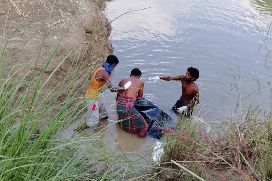 A woman found dead in Arambag