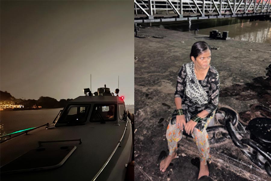 Indian Navy rescues a Drowning lady from Hoogly river
