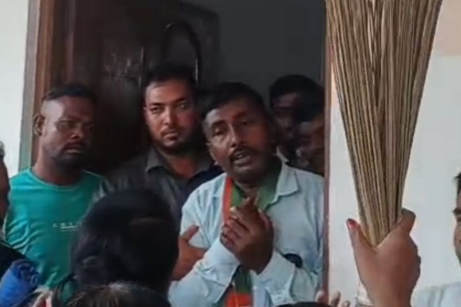 clash in congress at alipurduar west bengal