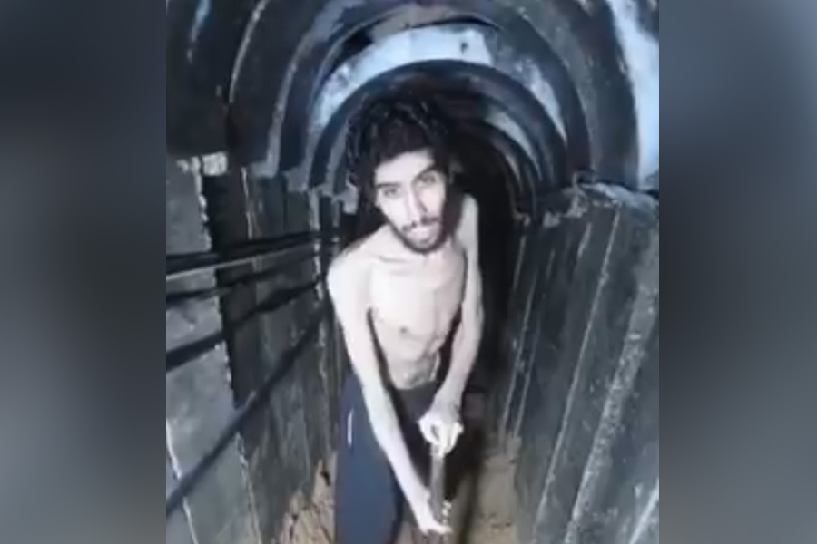 Israeli hostage breaks down inside Hamas tunnel