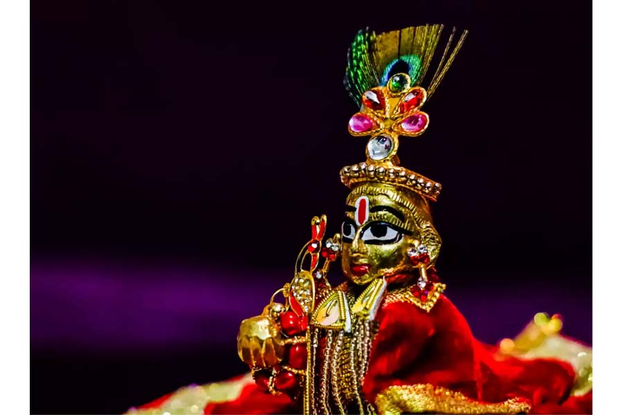 Is there any mythological reason behind celebrating Janmashtami at midnight