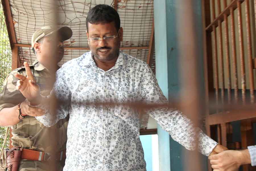 TMC MLA Jiban Krishna Saha cries in Bankshal Court