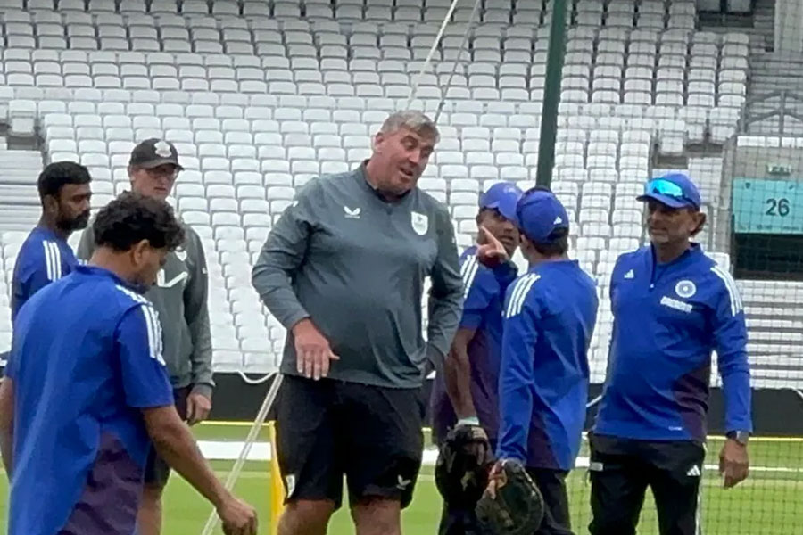 Sanjay Bangar Faces Backlash For Fat Shaming Oval Groundsman On Air